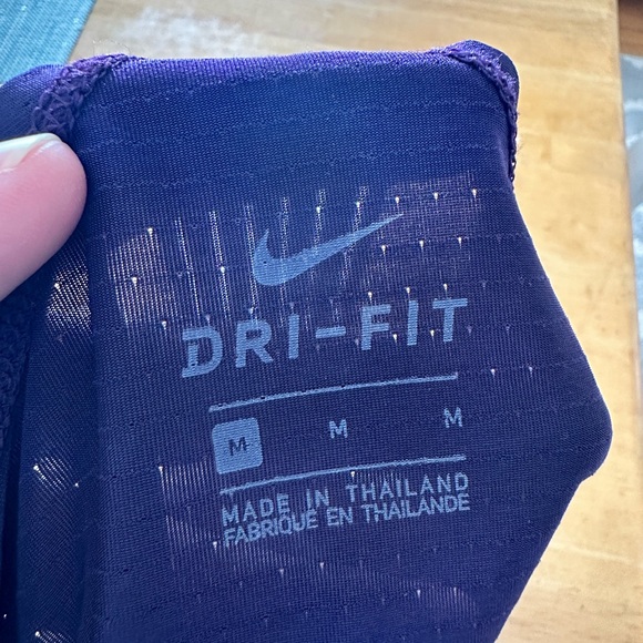 Nike women’s tank top medium - Picture 3 of 3